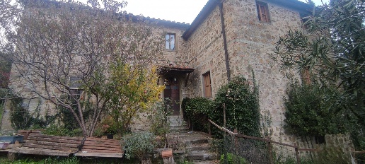 Foto Rustico a Barberino di Mugello di 500 m² con 14 locali in vendita