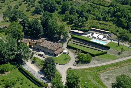 Foto Rustico a Reggello di 1750 m² con 26 locali in vendita