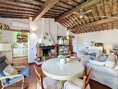 Foto Rustico in Via del Tredici, Montecarlo di 145 m² con 7 locali