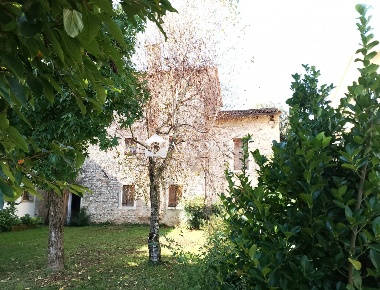 Foto Rustico a Pieve di Soligo Centro di 240 m² con 5 locali in vendita