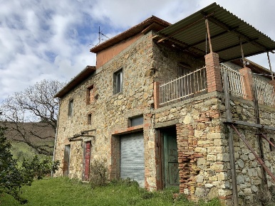 Foto Rustico a Lajatico di 280 m² con 7 locali in vendita