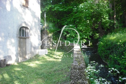 Foto Rustico a Castel del Piano Centro di 100 m² con 5 locali in vendita