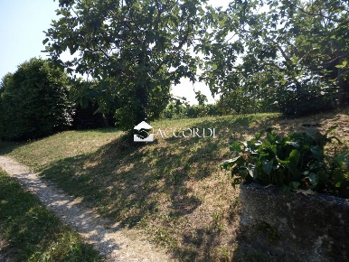 Foto Rustico a Tarzo Centro di 240 m² con 6 locali in vendita