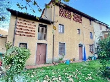 Foto Rustico a Camaiore Camaiore Paese di 167 m² con 8 locali in vendita