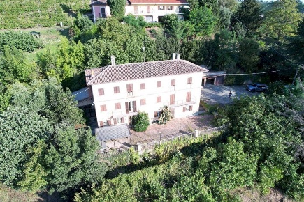 Foto Rustico in Regione Castellazzi, Canelli di 488 m² con 17 locali