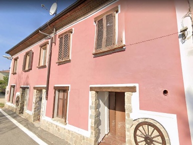 Foto Rustico a Montegrosso d'Asti di 217 m² con 9 locali in vendita