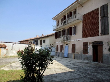 Foto Rustico a Tonco Centro di 500 m² con 10 locali in vendita