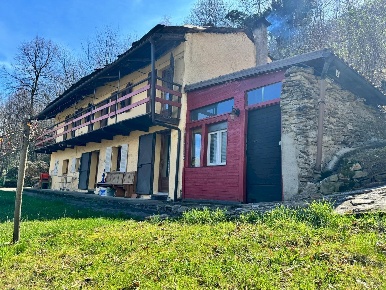 Foto Rustico in Via Costa Lorenzo 5, Torre Pellice di 128 m² con 4 locali