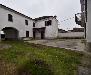 Foto Rustico in piazza Anita Garibaldi, Vigliano d'Asti Centro di 216 m²