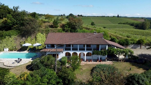 Foto Rustico in via la serra, Vaglio Serra di 200 m² con 7 locali