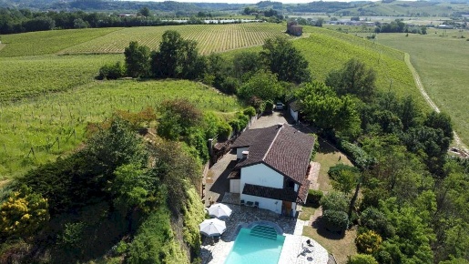 Foto Rustico in via la serra, Vaglio Serra di 200 m² con 7 locali