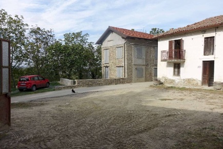 Foto Rustico a Cassinasco di 400 m² con 17 locali in vendita