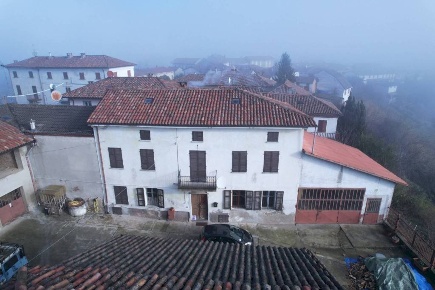 Foto Rustico in Via Italia, Montaldo Scarampi Centro di 213 m² con 6 locali