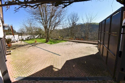 Foto Rustico in via Camicia, Vigliano d'Asti di 368 m² con 10 locali