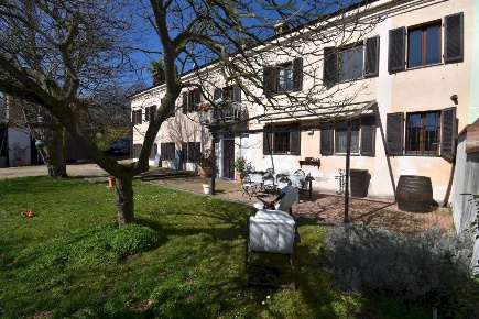 Foto Rustico in via Camicia, Vigliano d'Asti di 368 m² con 10 locali