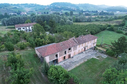 Foto Rustico in via Convento, Montegrosso d'Asti di 300 m² con 10 locali