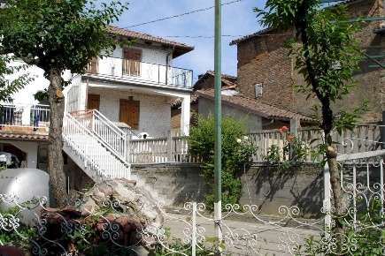 Foto Rustico in Via Italia, Montaldo Scarampi Centro di 225 m² con 9 locali