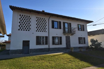Foto Rustico a Mombercelli Centro di 218 m² con 8 locali in vendita