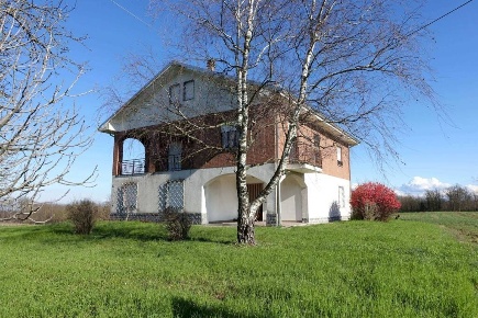 Foto Rustico in Regione Valdelcerro, Incisa Scapaccino di 205 m² in vendita