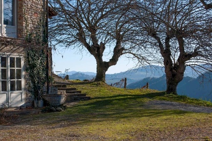 Foto Rustico a Santo Stefano Belbo di 450 m² con 13 locali in vendita