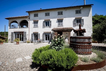 Foto Rustico in strada Albera, Castel Boglione Centro di 394 m² in vendita