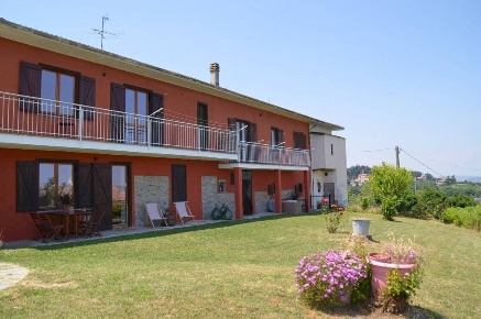 Foto Rustico in Frazione Bruciati, Calamandrana di 467 m² con 18 locali