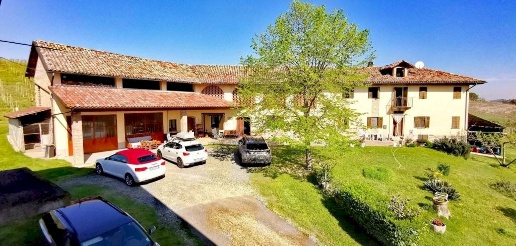 Foto Rustico a Agliano Terme Agliano di 560 m² con 13 locali in vendita