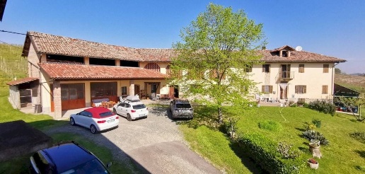 Foto Rustico a Agliano Terme Agliano di 560 m² con 13 locali in vendita