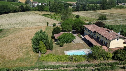 Foto Rustico in strada Vecchia di Castelboglione, Nizza Monferrato