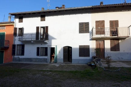 Foto Rustico a Rocchetta Tanaro Centro di 128 m² con 5 locali in vendita