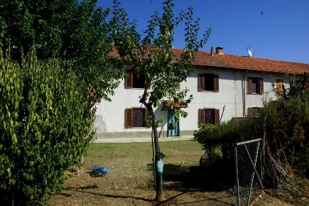 Foto Rustico a Incisa Scapaccino Ghiare Madonna di 231 m² con 8 locali