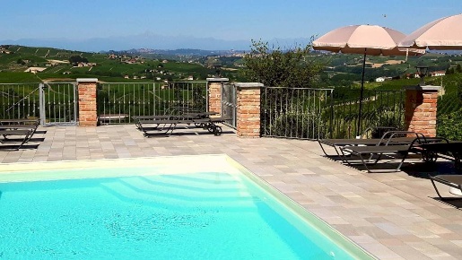 Foto Rustico a Calosso Centro di 567 m² con 20 locali in vendita