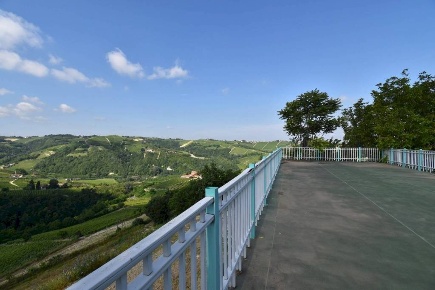 Foto Rustico a Neviglie di 676 m² con 10 locali in vendita