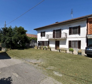 Foto Rustico in via Ronchi, Mombercelli di 173 m² con 7 locali in vendita