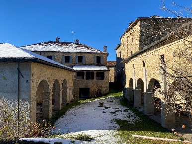 Foto Rustico in via Ca' di Guglio, Toano Centro di 900 m² con 1 locali