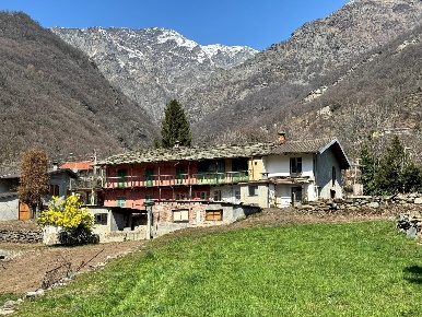 Foto Rustico in BORGATA BASANA 19, Villar Pellice Centro di 450 m²