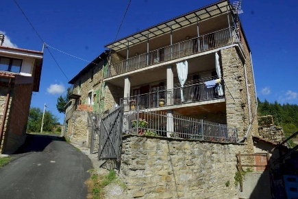 Foto Rustico in Regione Vengore S.N.C, Roccaverano di 245 m² con 9 locali