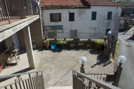 Foto Rustico in Regione Vengore S.N.C, Roccaverano di 245 m² con 9 locali