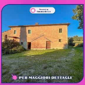 Foto Rustico a Civitella in Val di Chiana di 255 m² con 7 locali in vendita
