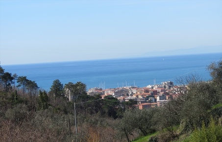 Foto Rustico a Cogorno Centro di 400 m² con 10 locali in vendita