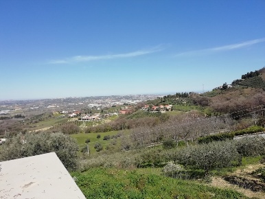 Foto Rustico in Via dei Mille, Chieti Chieti Città di 150 m² in vendita