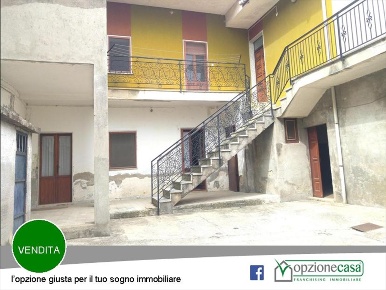 Foto Rustico a Teano Pugliano di 100 m² con 5 locali in vendita