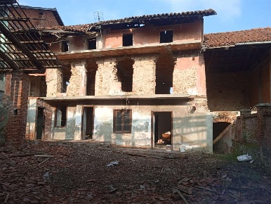 Foto Rustico in VICOLO SANTA MARIA 16, Giaveno Centro di 400 m² in vendita