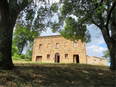 Foto Rustico a Tolentino di 500 m² con 12 locali in vendita