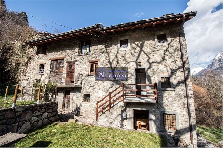 Foto Baita in Loc Ficarelli, Ardesio di 58 m² con 3 locali in vendita