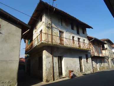 Foto Rustico in Via Rigoletti 15, San Giorgio Canavese Centro di 250 m²