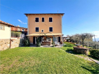 Foto Rustico in Via di mezzo, Capannori Matraia - Valgiano di 520 m²
