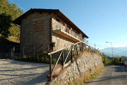 Foto Rustico in strada provinciale 41, Molazzana di 220 m² con 13 locali