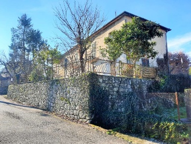 Foto Rustico a Isola del Liri di 250 m² con 10 locali in vendita
