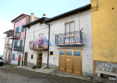 Foto Rustico a Torricella Peligna di 135 m² con 6 locali in vendita